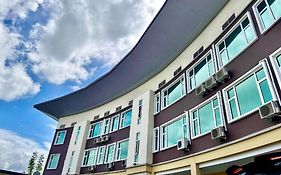 D Arc Hotel  3*